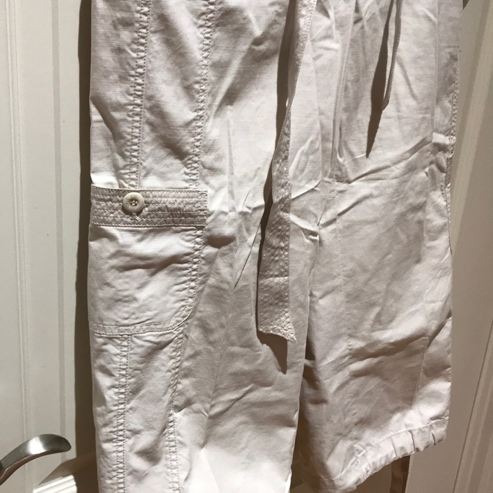 Crop Pant With Drawstring Waist And Front Pockets. - image 3